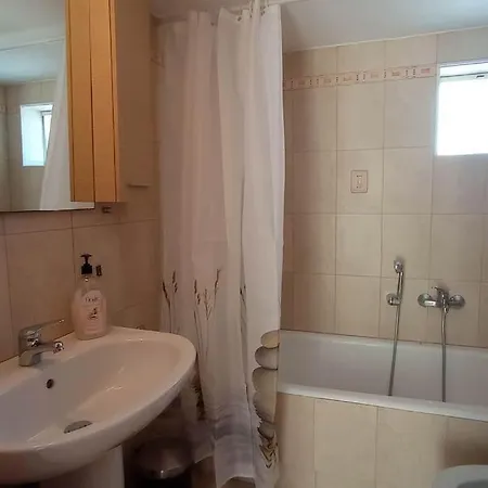 Hampilou Apartment *